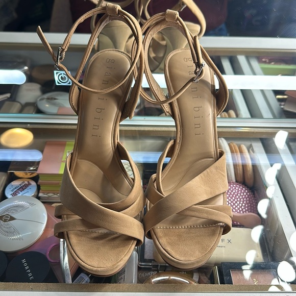 Gianni Bini Shoes - Gianni bini nude heels size9.5